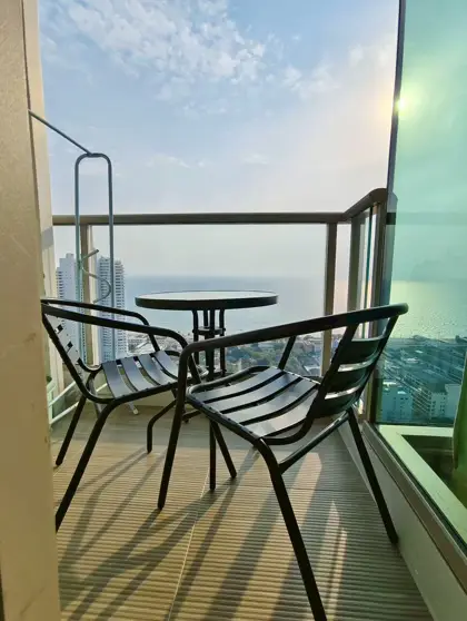 Riviera Jomtien Studio for sale luxury condominium with a  full range of facilities with children's playground, rooftop pool with sunbeds, and a communal gym, allowing commune overlooking sea view. The project is 200 meters close to Jomtien Beach