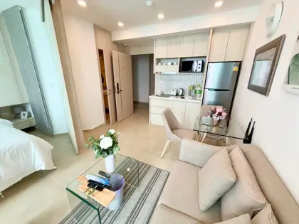 1 bed Condo at Olympus City Garden luxury condominium  in the center of Pattaya, many restaurants , Pattaya Beach, Pratumnak Hill Viewpoint, with fountains, pools,  communal gym