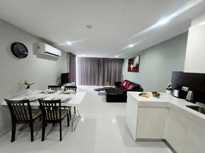  1 bed condo Wongamat with Well Equiped  fitness room on the rooftop that offers great sea and city views.  There are also 2 large communal pools on the ground floor.