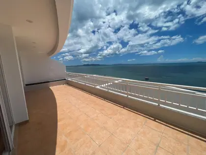 Metro Jomtien – Large Duplex PH for rent