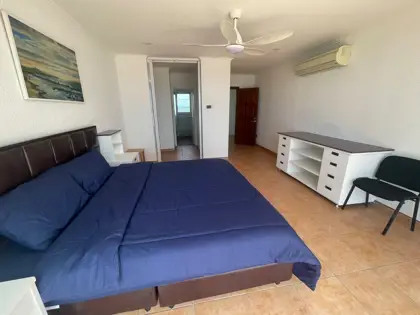 Metro Jomtien – Large Duplex PH for rent