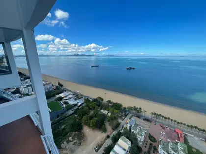 Metro Jomtien – Large Duplex PH for rent