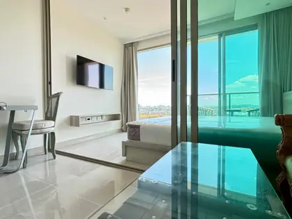 Modern Studio for sale Pattaya with full range of facilities, including an infinity pool and sky garden with stunning 360-degree views of Jomtien Beach
