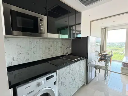 Modern Studio for sale Pattaya with full range of facilities, including an infinity pool and sky garden with stunning 360-degree views of Jomtien Beach