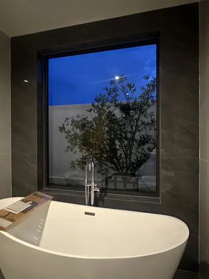 Mabrachan Lake Pool villa 4 Bedrooms – All with private en-suite bathrooms   • 1 Maid’s Room   • 6 Bathroom