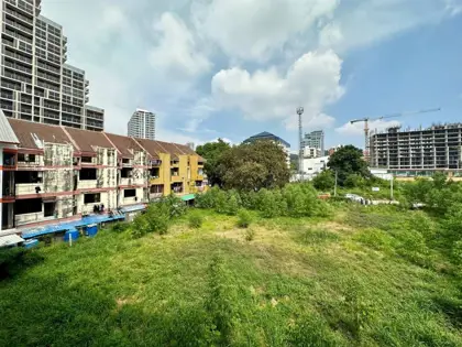 Condo for  sale at AURORA Pratumnak in Pattaya (Thailand) at  Cozy Beach area of Pratumnak Hill, only 300 meters  to the sea with Swimming pool, Gym, Security, Car park, Sauna and Concierge.