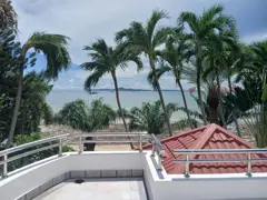Duplex direct on the Beach for sale
