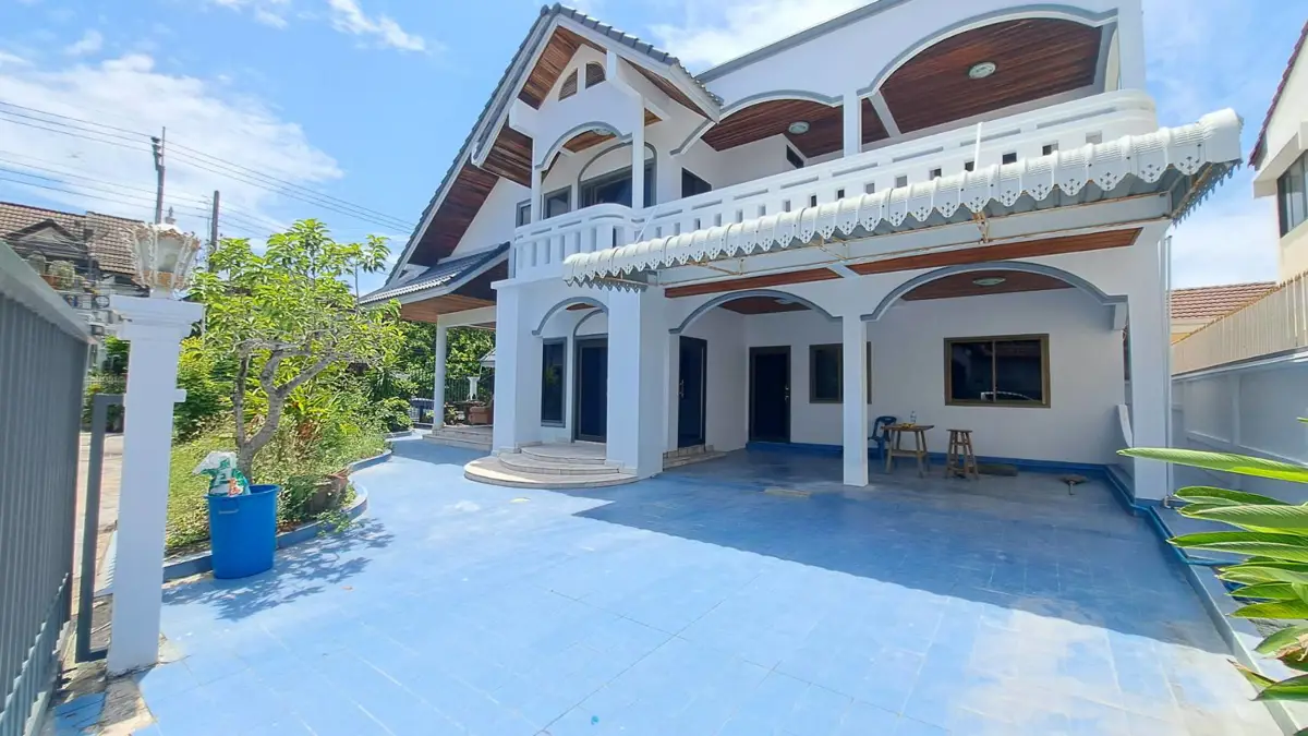 Two-story house in Trakulthong Village, Sriracha 5 Bed for sale