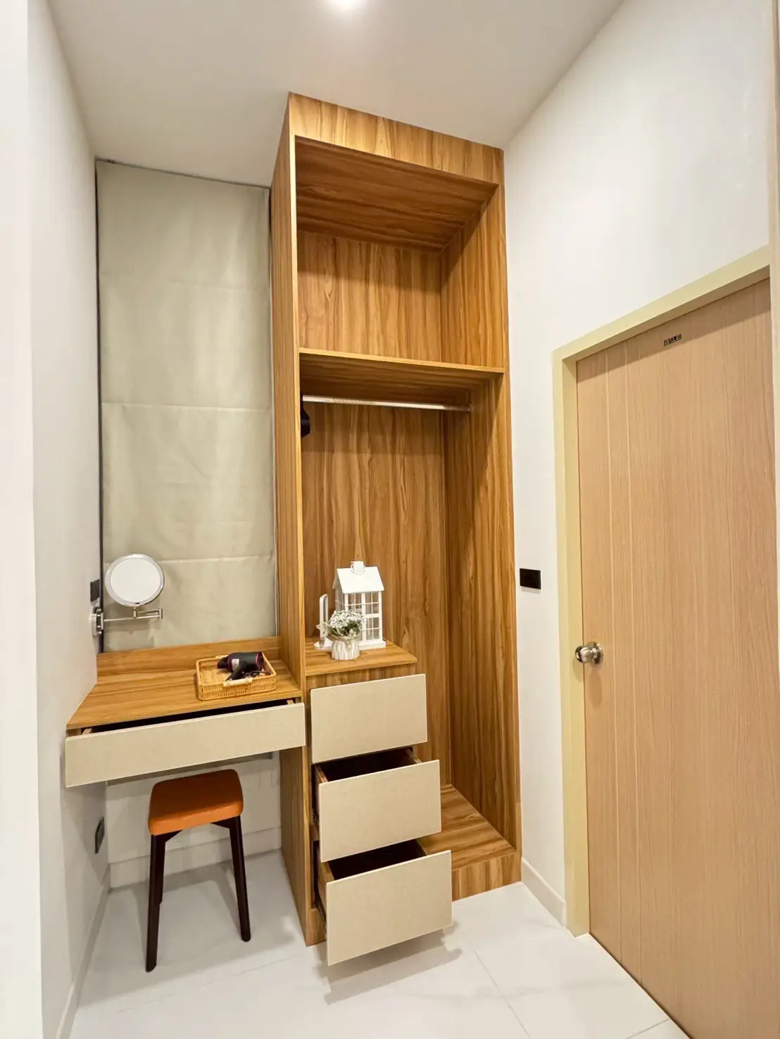 Pool villa located on Jomtien 2nd Road.5 Bedroom for sale