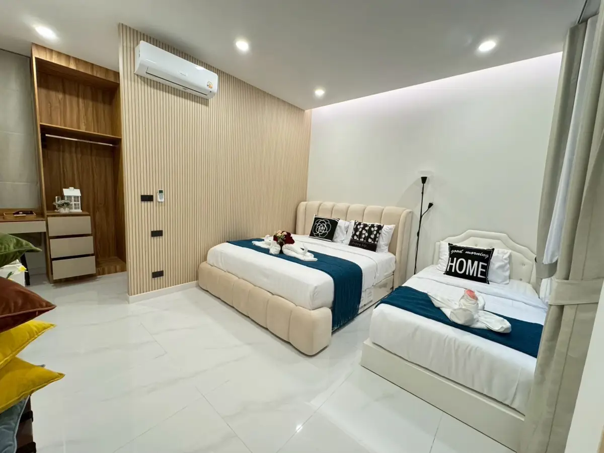 Pool villa located on Jomtien 2nd Road.5 Bedroom for sale