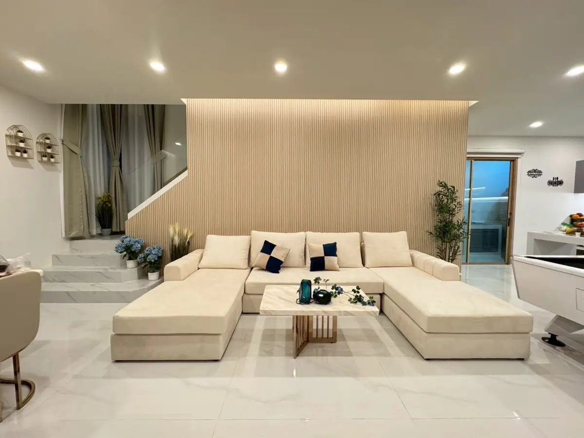 Pool villa located on Jomtien 2nd Road.5 Bedroom for sale