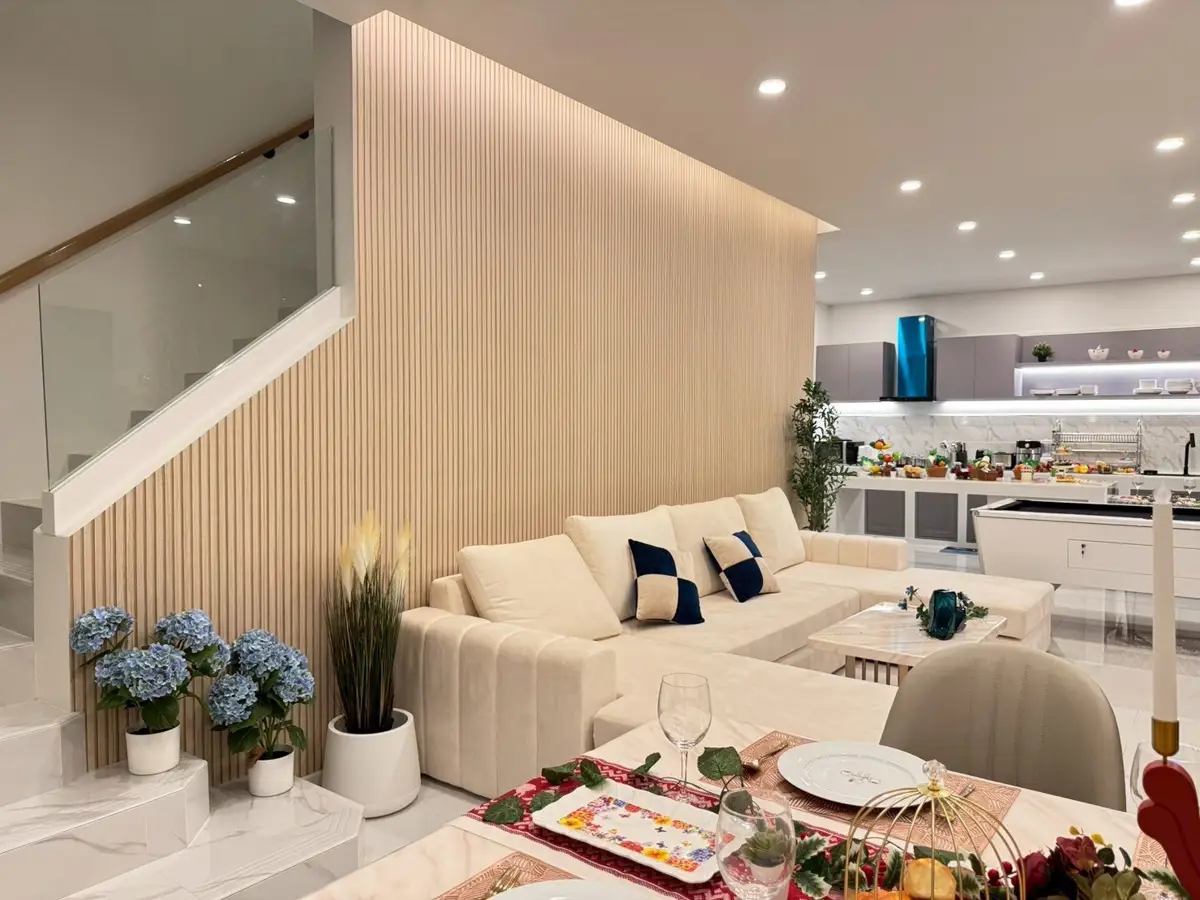 Pool villa located on Jomtien 2nd Road.5 Bedroom for sale