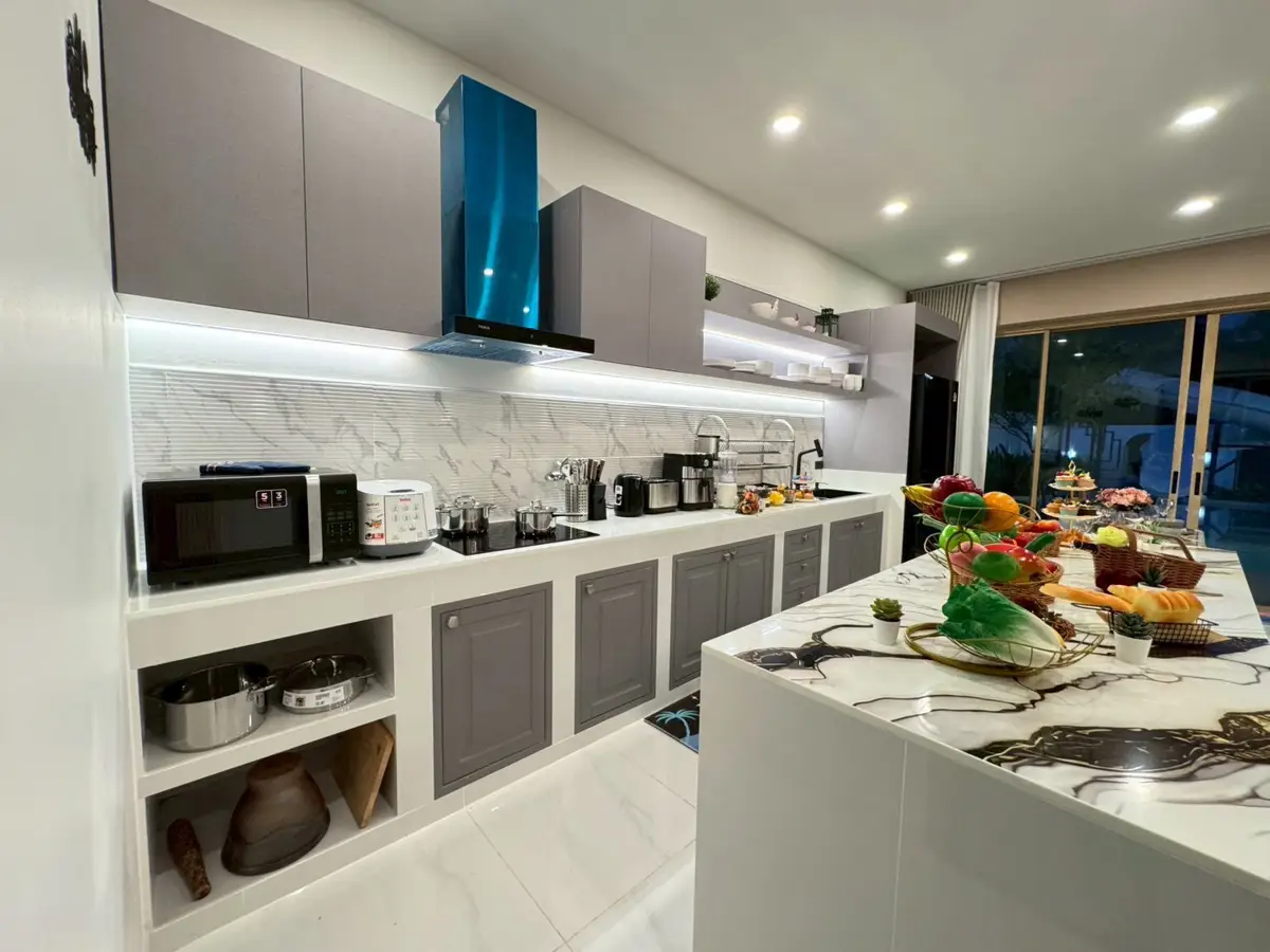 Pool villa located on Jomtien 2nd Road.5 Bedroom for sale