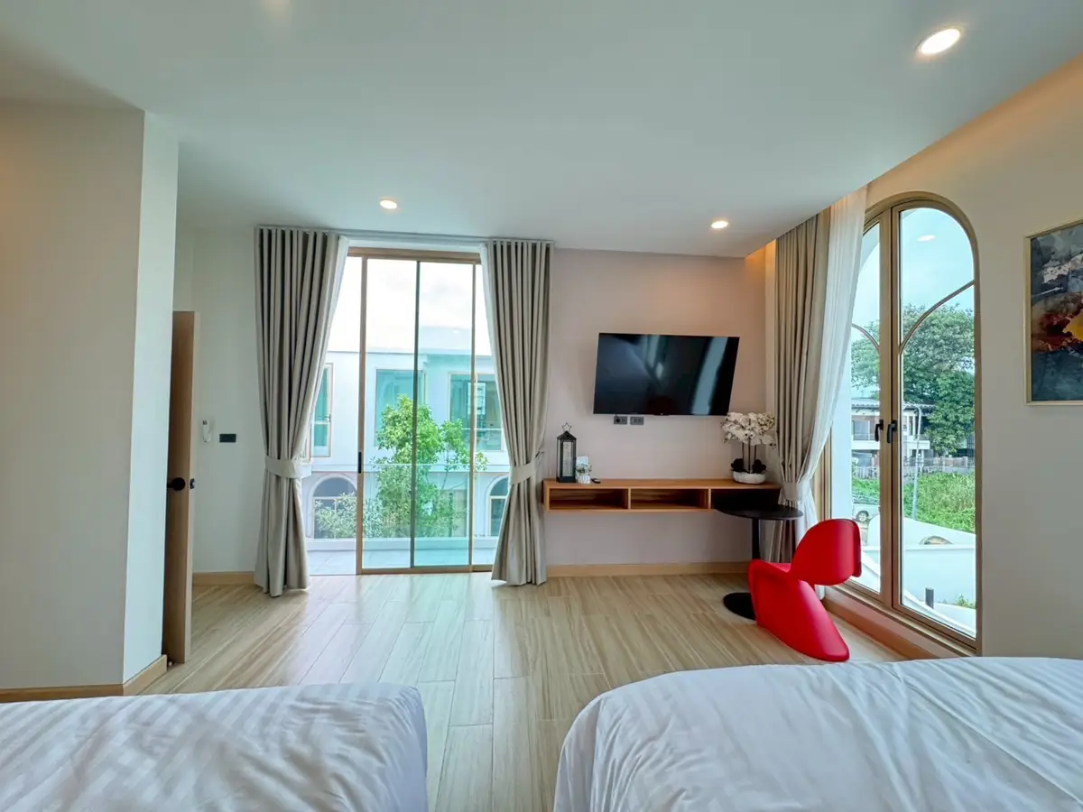 Pool villa located on Jomtien 2nd Road.5 Bedroom for sale