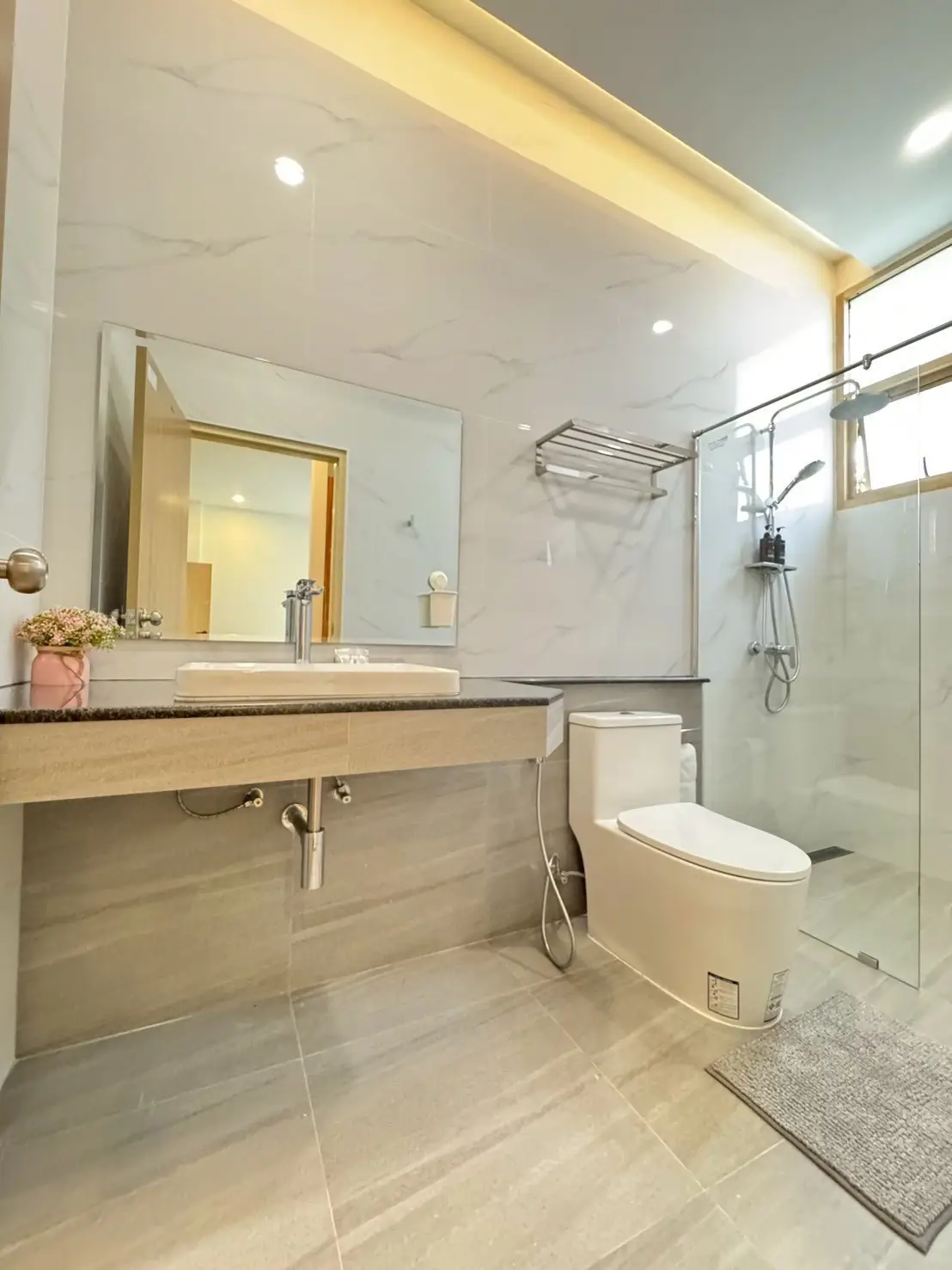 Pool villa located on Jomtien 2nd Road.5 Bedroom for sale