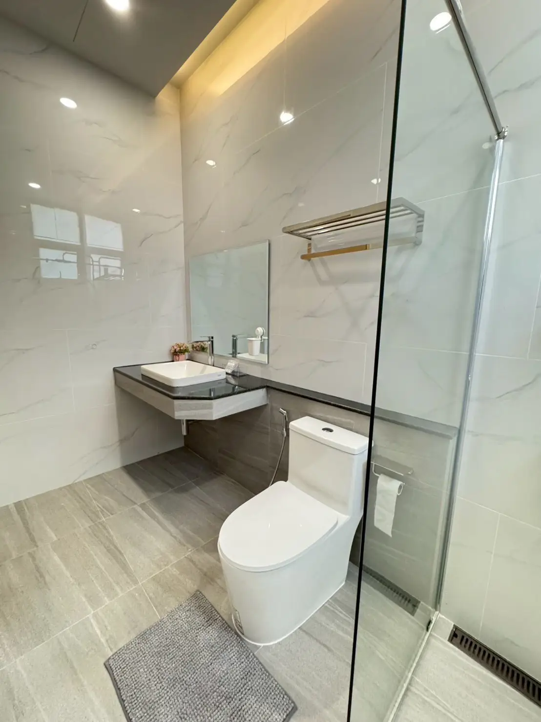 Pool villa located on Jomtien 2nd Road.5 Bedroom for sale