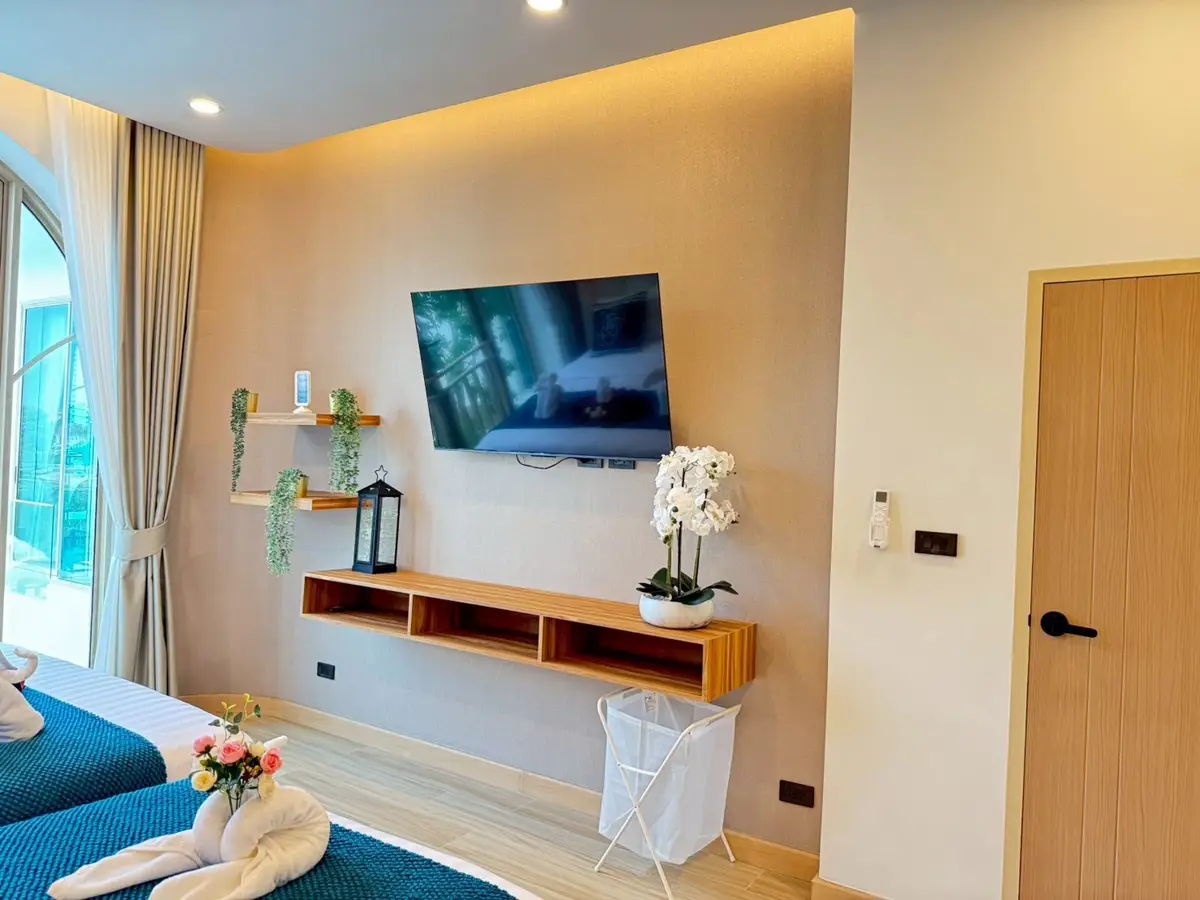 Pool villa located on Jomtien 2nd Road.5 Bedroom for sale