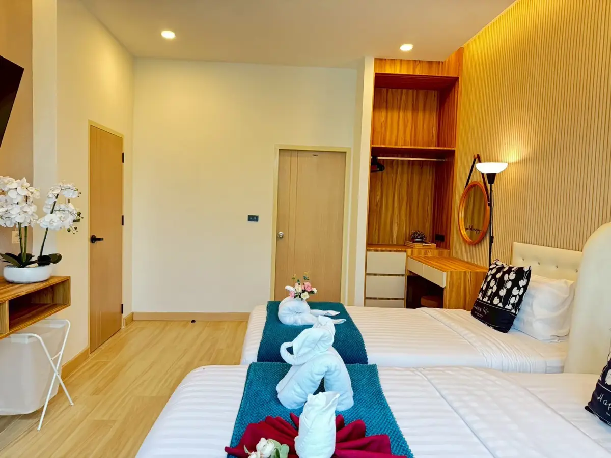 Pool villa located on Jomtien 2nd Road.5 Bedroom for sale