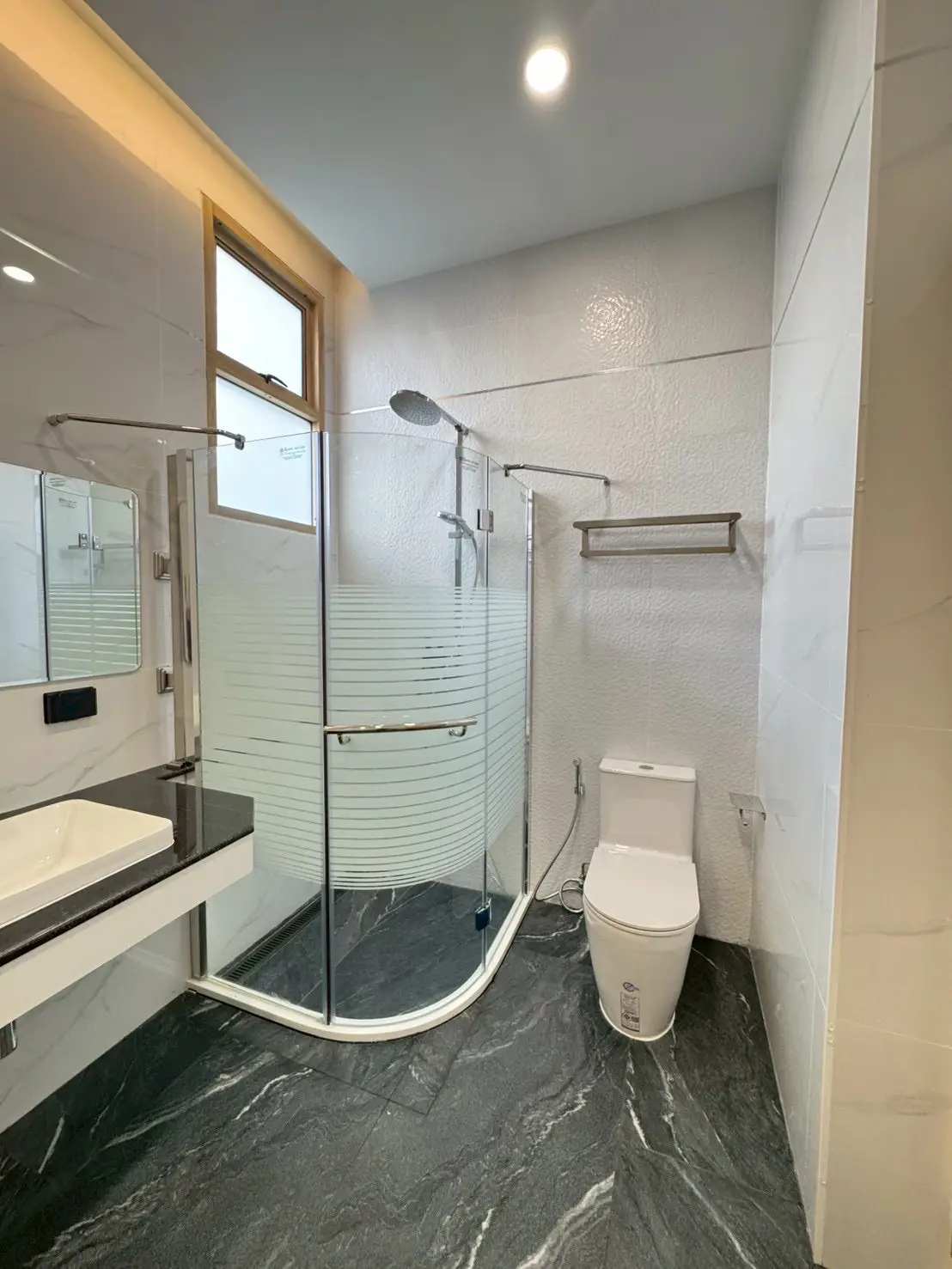 Pool villa located on Jomtien 2nd Road.5 Bedroom for sale