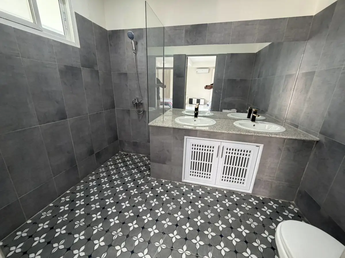  House on 1 Rai land new renovated 6 Bedroom for sale