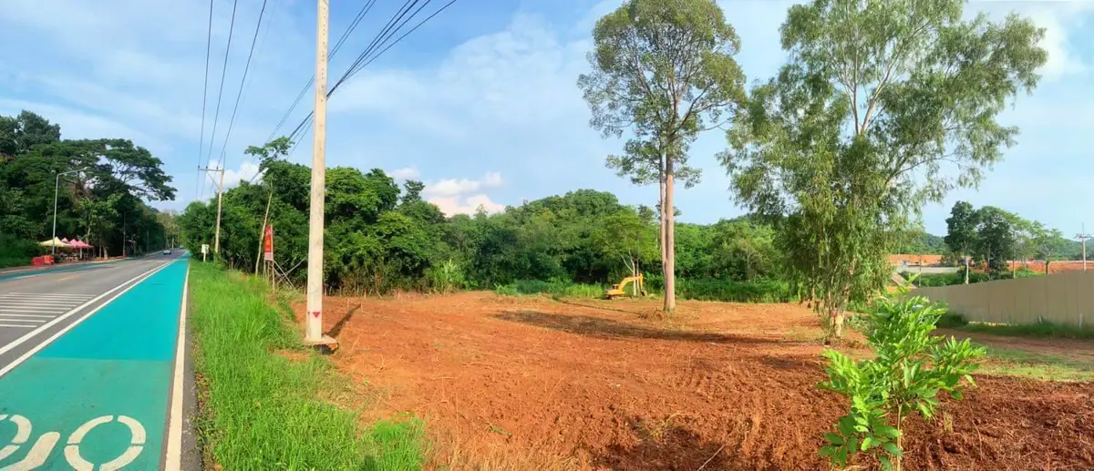 Silver Lake on the main road 2 Rai 2 Ngan 50 Sqw for sale