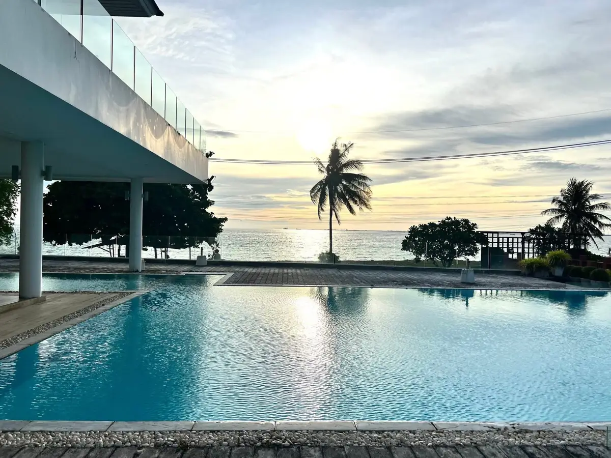 3 bed Pool Villa SeaBreeze Villa Pattaya - Ready for Sale!  Beachfront Village – Sukhumvit Road Pattaya   Fully renovated pool villa, fully furnished and move-in ready!