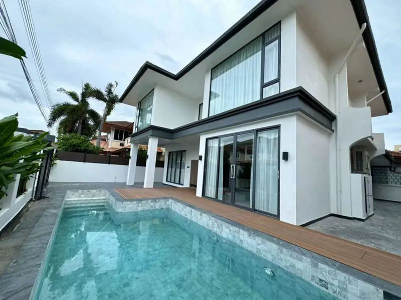 Eakmongkol Thepprasit 6 Bedroom for sale