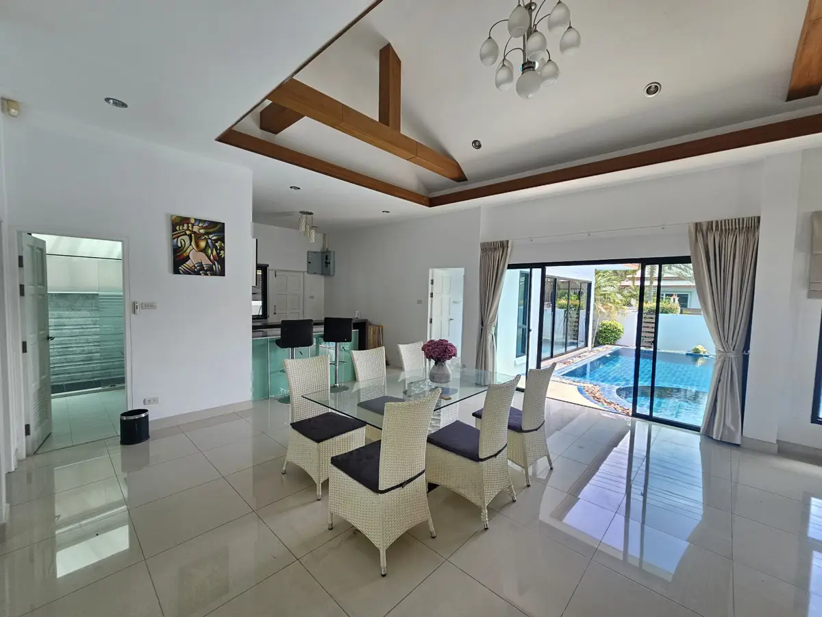 Baan Dusit Pattaya Lake 4 Bedroom for sale