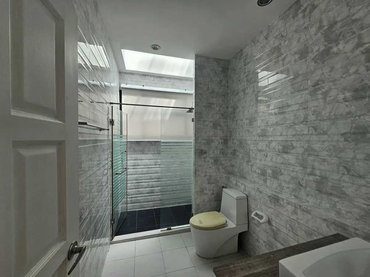 Baan Dusit Pattaya Lake 4 Bedroom for sale