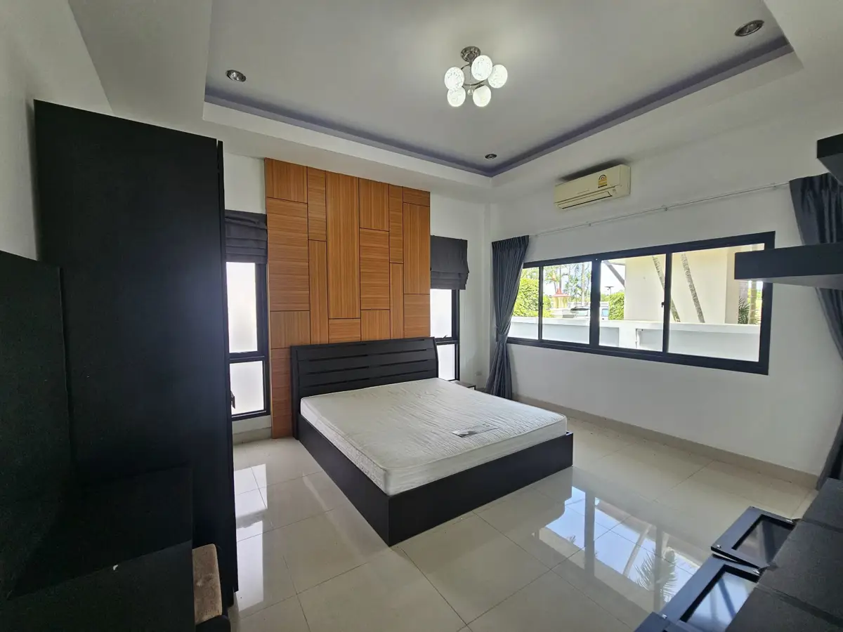 Baan Dusit Pattaya Lake 4 Bedroom for sale