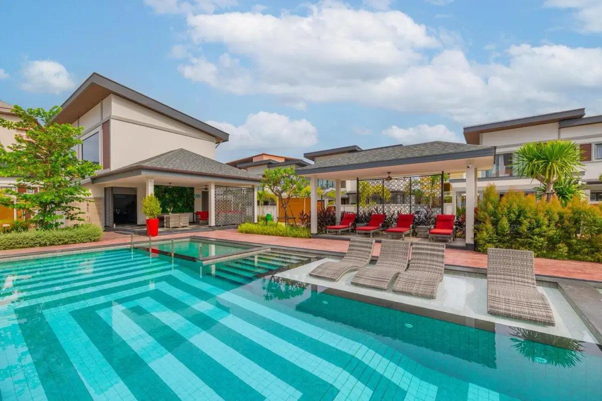 Deluxe 3-Bed Pool Villa in  Pattaya City – Midtown Zensiri