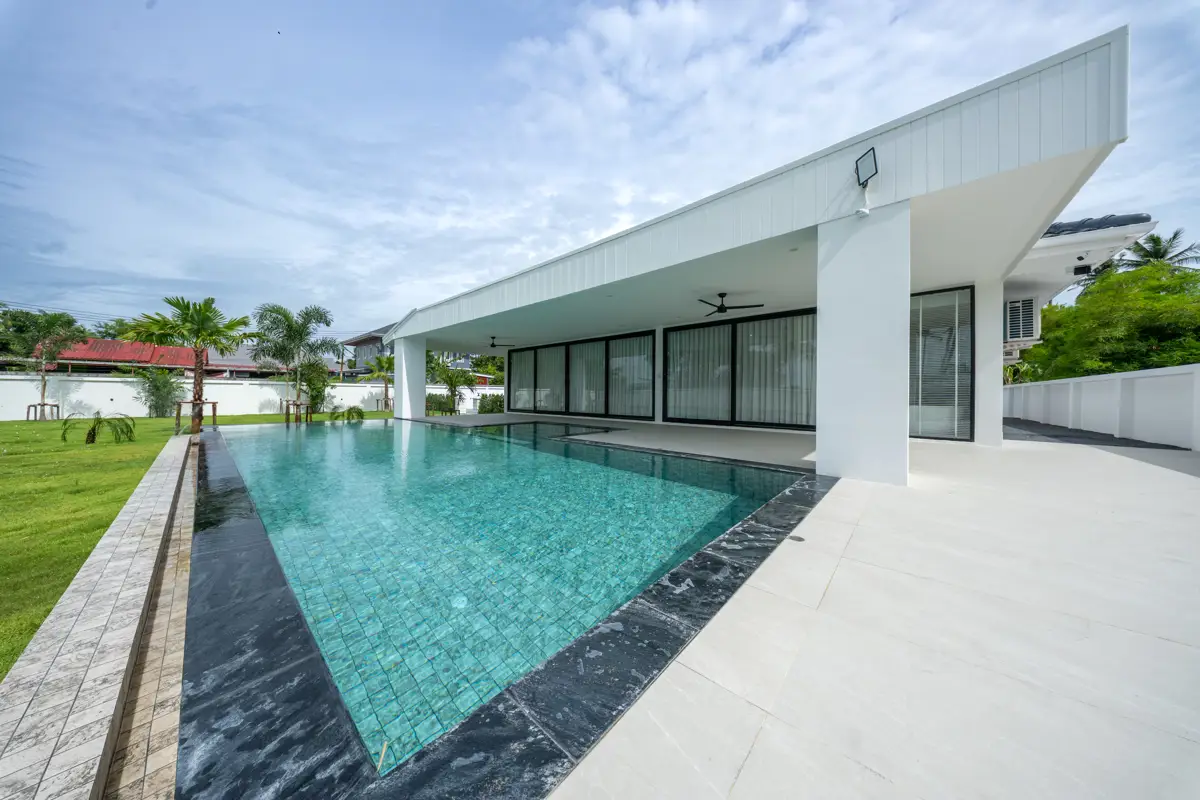 Luxury 5-Bedroom Pool Villa in Huay Yai