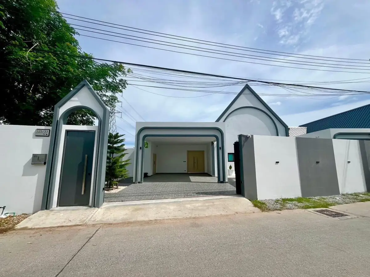 House Near Soi Siam Country Club 3 Bedroom
