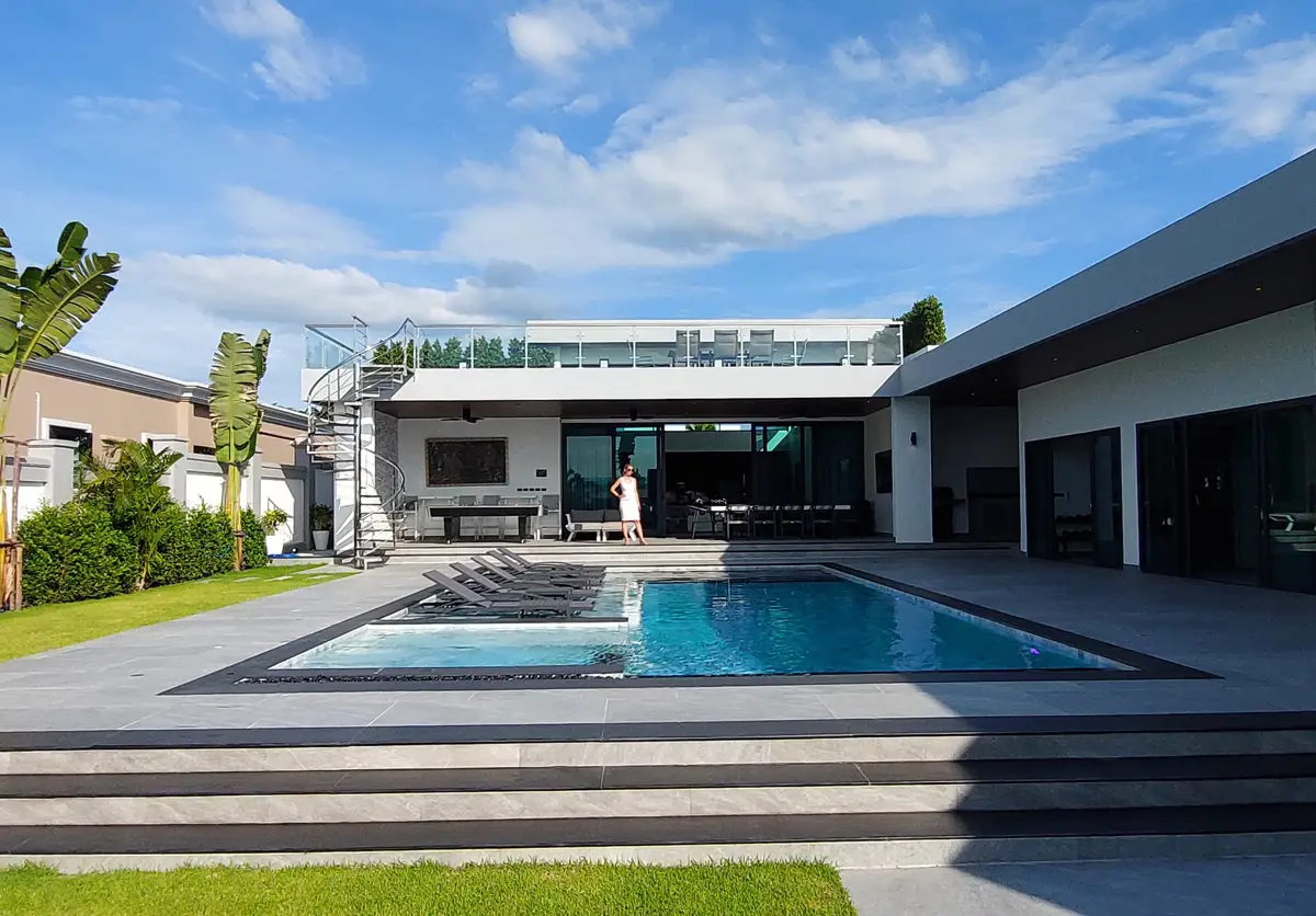 Luxury 6 Bedroom Pool Villa in Siam Royal View