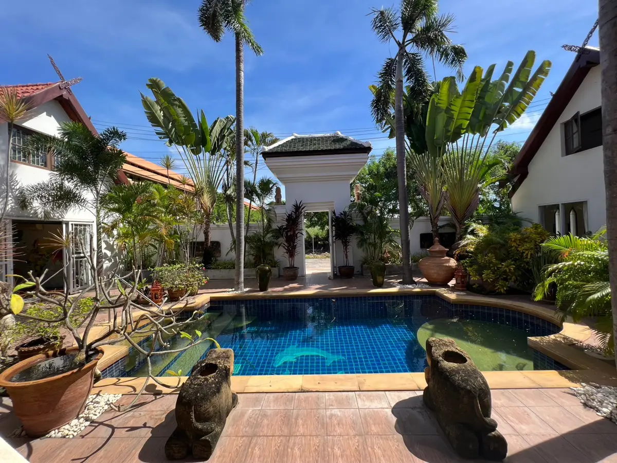 Jomtien Palace - Large Plot -3 Bedrooms - for sale and for rent