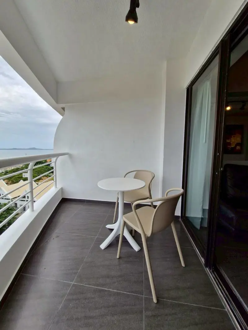 Metro Jomtien Condotel Studio For Rent