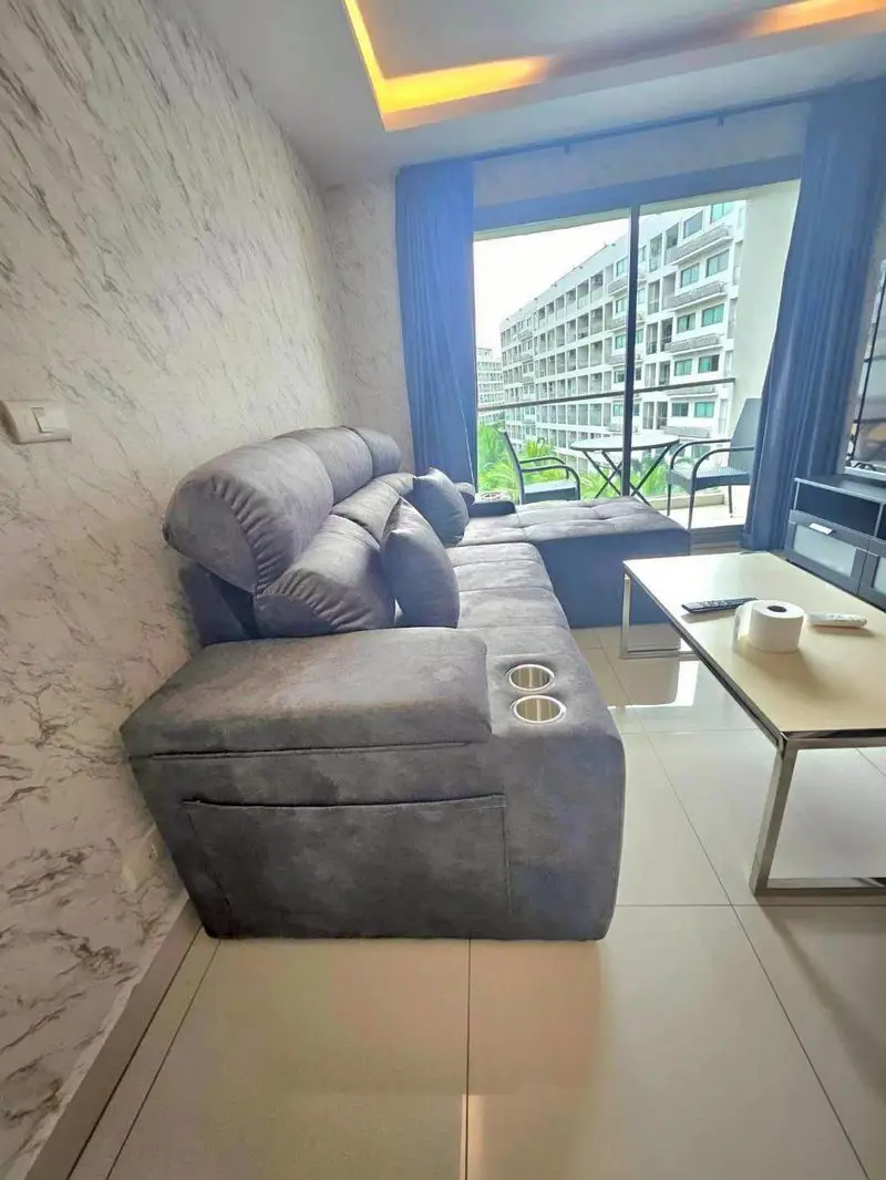 1 bed condo Jomtien for rent with underground parking . Luxurious open-air lobby areas, a fully-equipped gymnasium suite, and a relaxing massage and spa service