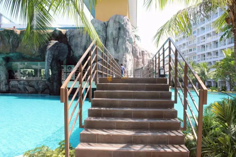 1 bed condo Jomtien for rent with underground parking . Luxurious open-air lobby areas, a fully-equipped gymnasium suite, and a relaxing massage and spa service