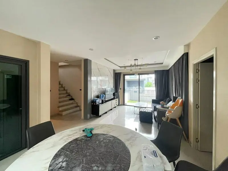 Patta Define 4 Bedroom for sale