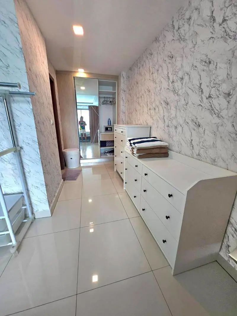 1 bed condo Jomtien for rent with underground parking . Luxurious open-air lobby areas, a fully-equipped gymnasium suite, and a relaxing massage and spa service