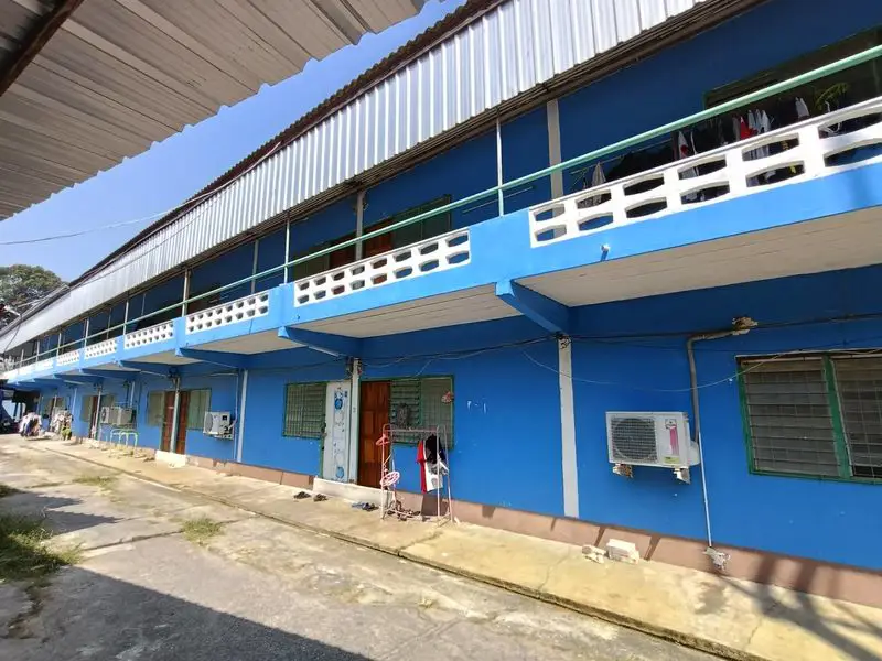 Land with buildings Soi kor pai 4 for sale