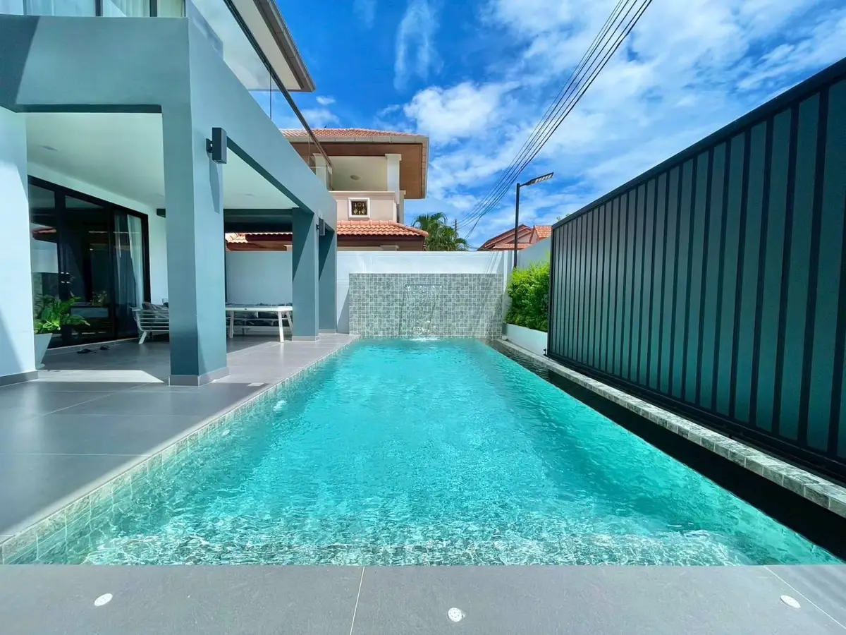 Pool Villa 6 bedrooms, 700 Meter From Jomtien Beach 