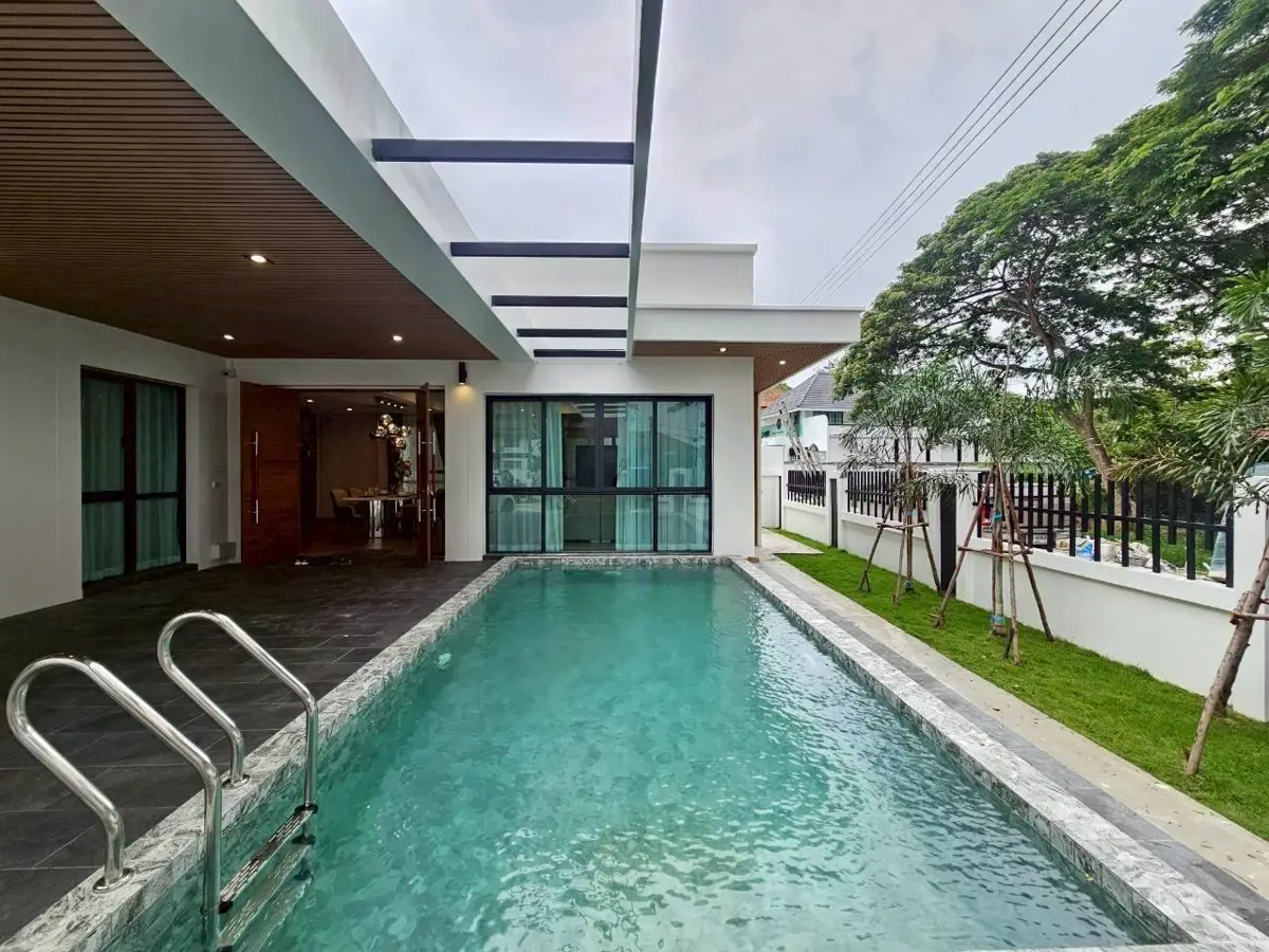 Newly built 2-storey pool villa 4 Bedroom