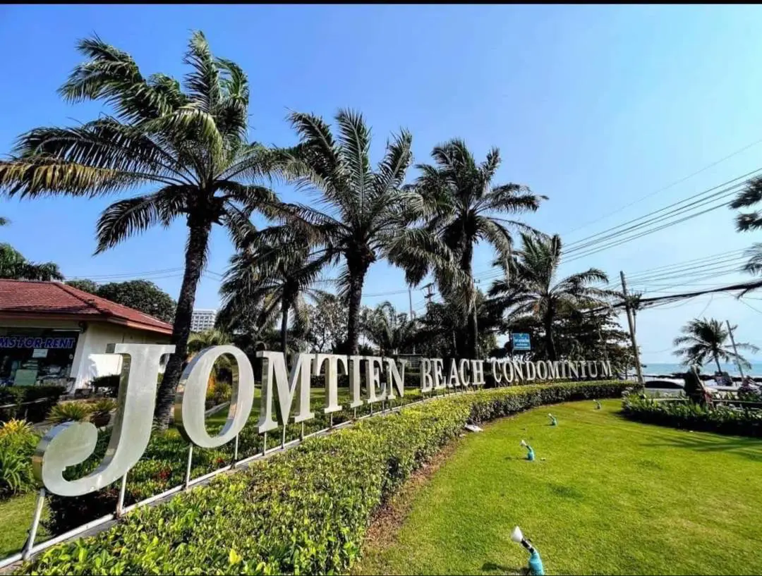 Studio for sale at Rimhaad Condominium at Chonburi has the following facilities: Swimming pool, Gym, Security, Car park and Concierge.