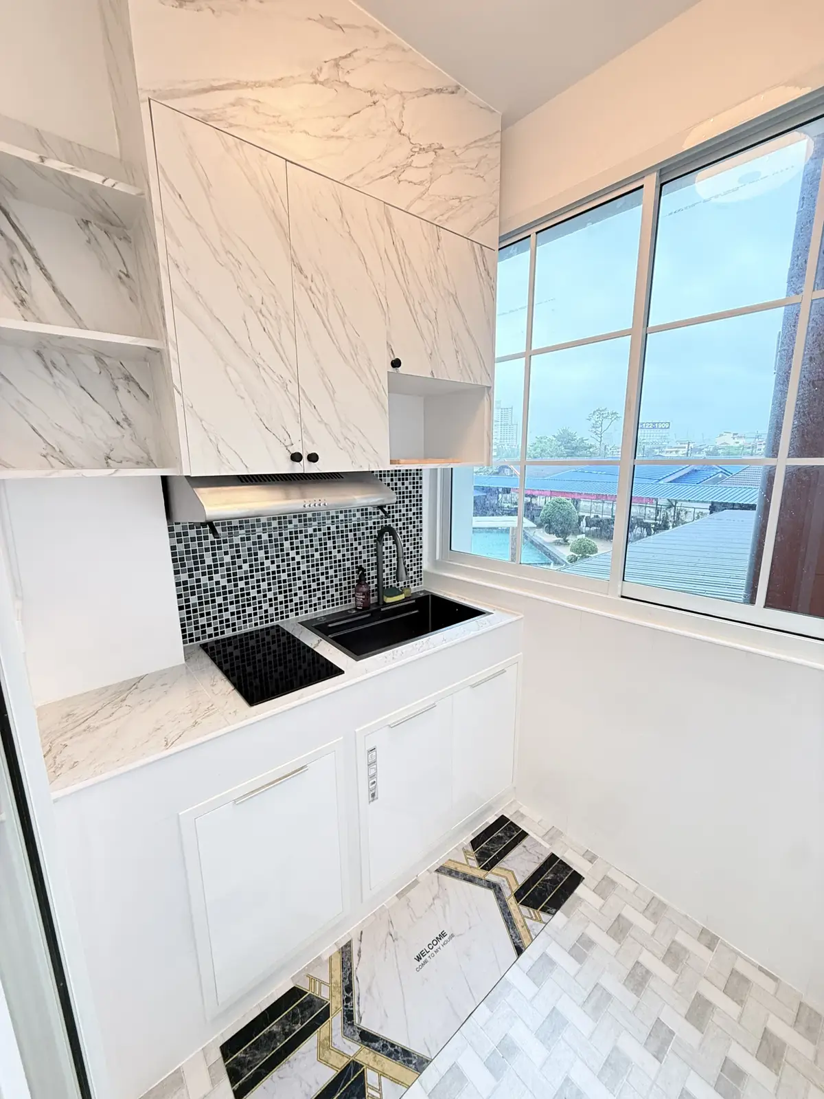 9 Karat condo Studio for sale