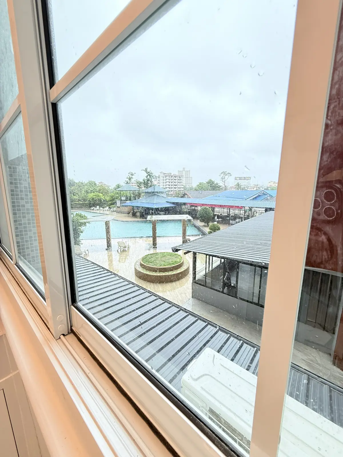 9 Karat condo Studio for sale