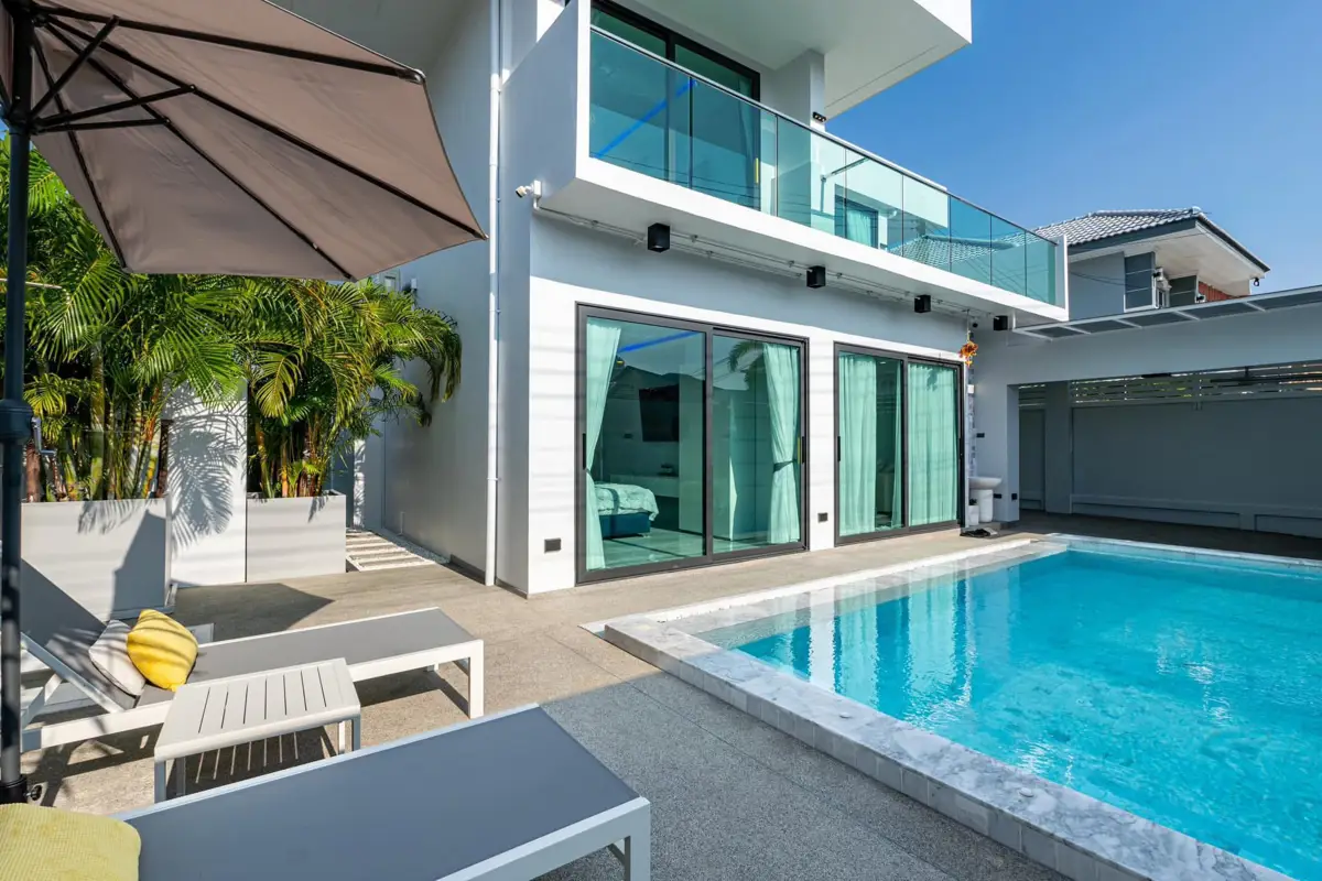THE White House Jomtien Beach 5 Bedroom
