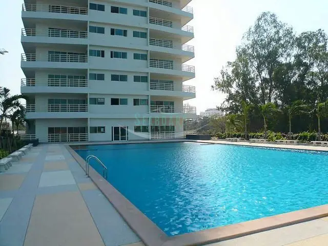 View Talay 6 Condo swimming pool