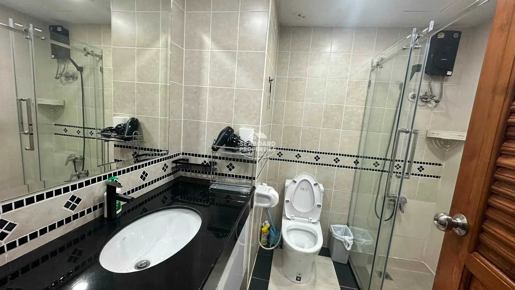 Royal Hill Resort - Modern Bathroom & Vanity - Seaboard Properties Pattaya