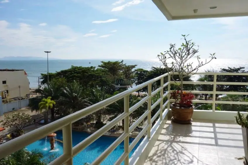 View Talay 7 Condo Seaview Corner Balcony